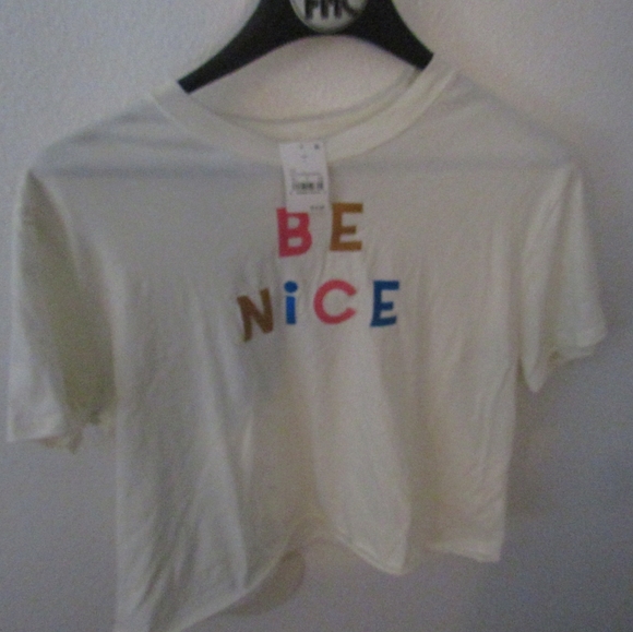Old Navy Tops - 💖 Old navy cropped tee, "be nice", size large